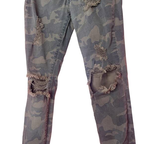 Misguided  Size: 0 Distressed Camo Skinny Jeans - Urban Street Style - Picture 3 of 6